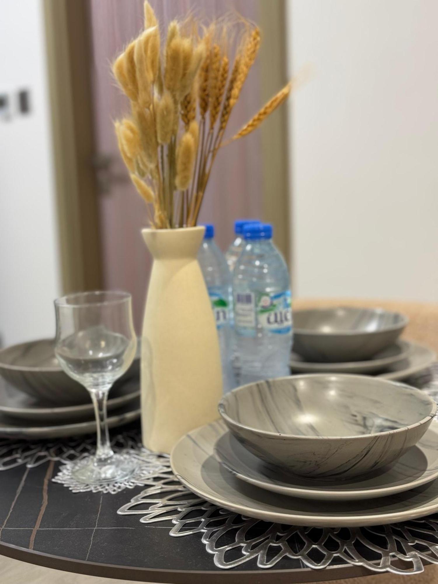 Azizi Riviera, Meydan,