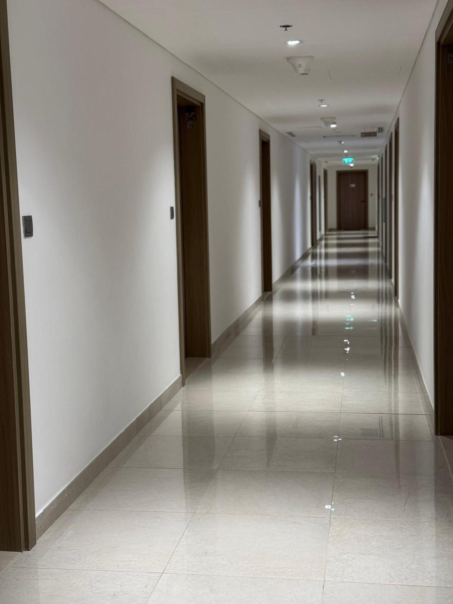 Azizi Riviera, Meydan, *